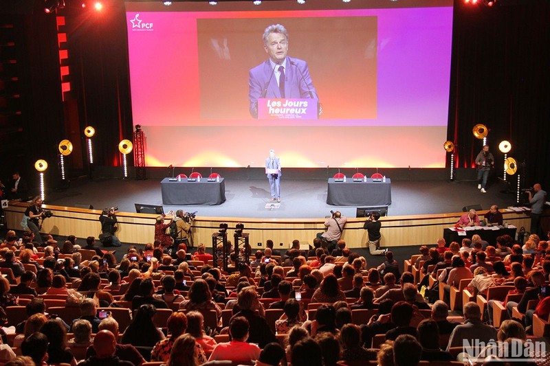Đoàn đại biểu Đảng ta dự Đại hội 39 Đảng Cộng sản Pháp