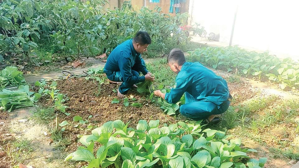 Học tập và làm theo Bác ở Ban CHQS huyện Đạ Huoai
